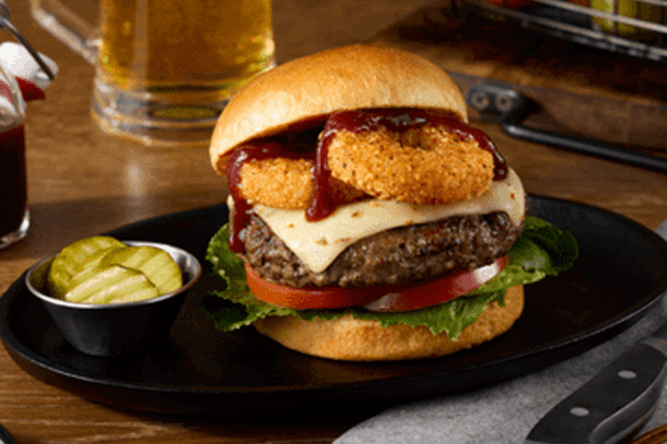 McCain_07_PotatoRing_TexasCrunchCheeseburger_aHero-min.png